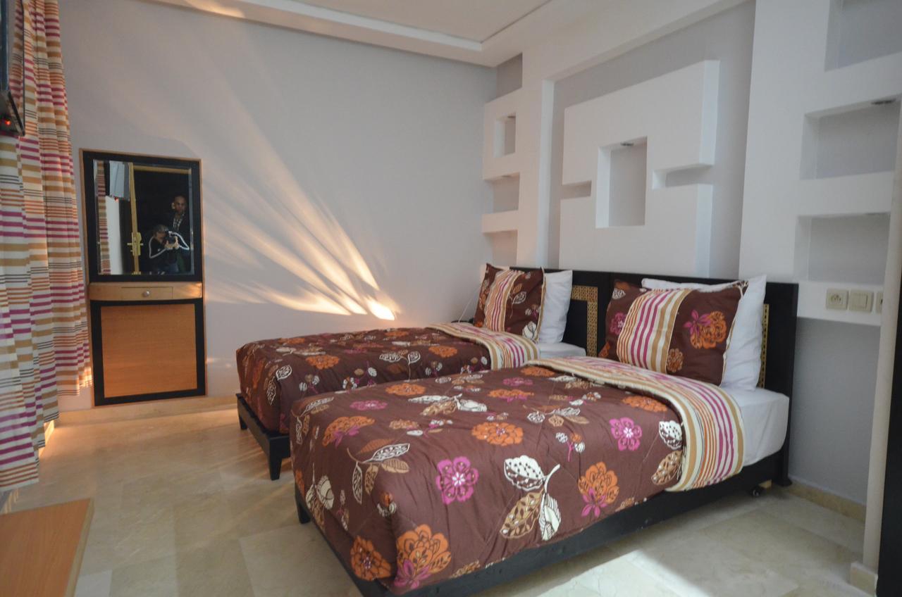 Hotel-Cafe-Restaurant Pyramides, Таза Экстерьер фото